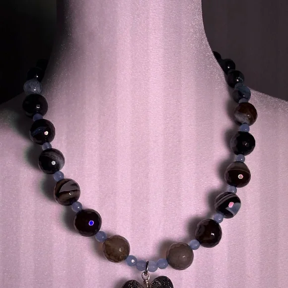 Elegant Blue Banded Agate and Blue Quartz Beaded Heart Pendant Necklace - Picture 5 of 7